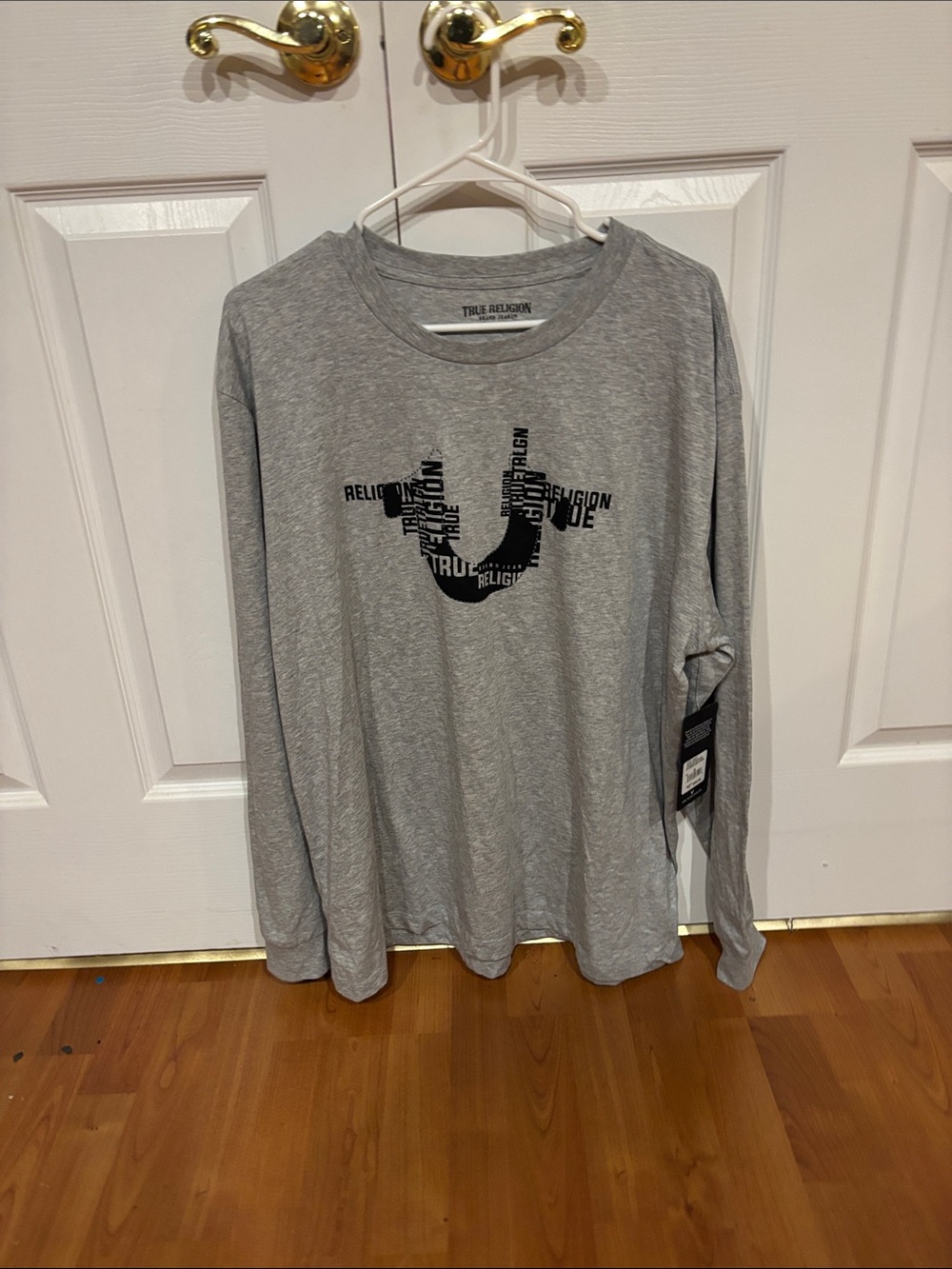 True Religion Light Gray Long Sleeve Graphic Tee with Black Logo
